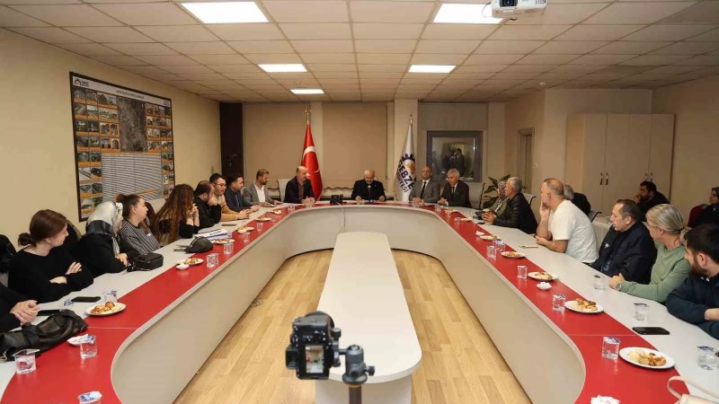 Büyükgöz, Yıkım Kararı Alınan Binanın Mülk Sahipleriyle Buluştu