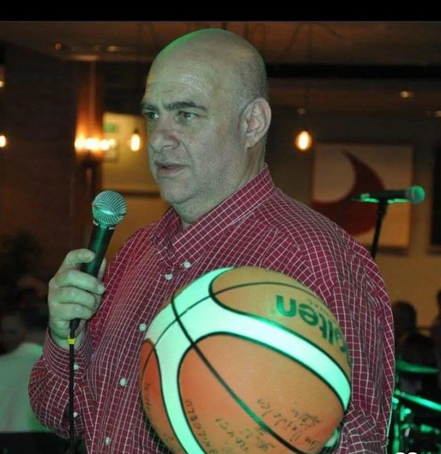 Eski Milli Basketbolcu Kemal Baksi Balkondan Düşerek Hayatını Kaybetti