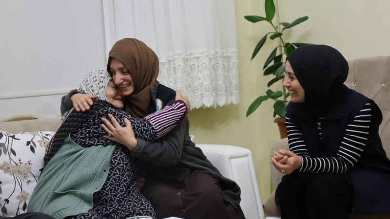 Kartepe'de Alo Evlat Ekiplerinden Hane Ziyaretleri