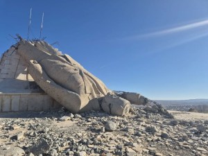 Suriye'de Hafız Esad'ın dev heykeli yıkıldı