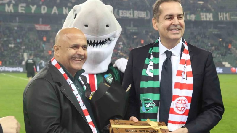 Kocaelispor ve Antalyaspor Başkanları Dostluk Mesajı Verdi