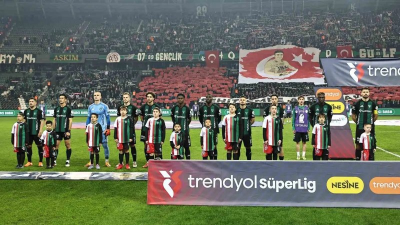Kocaelispor ve Antalyaspor Maçında Duygusal Seremoni