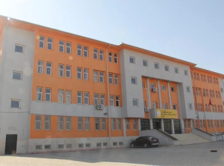 Cizre'de Lisede Taciz İddiası: Öğretmen Gözaltında