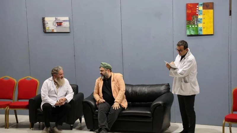 Kartepe'de Tiyatro Şöleni: Deliriyorum Ben Haberin Olsun
