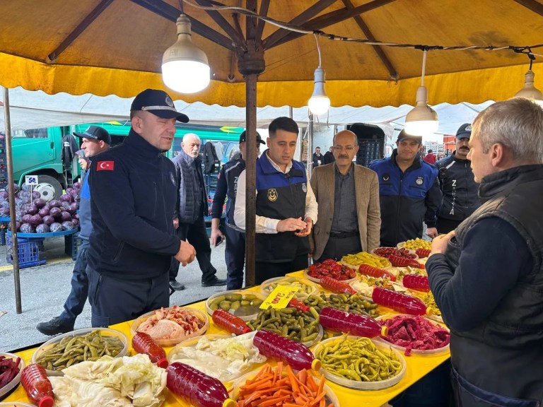 Çayırova'da Pazar Esnafına Fiyat ve Tartı Denetimi Yapıldı