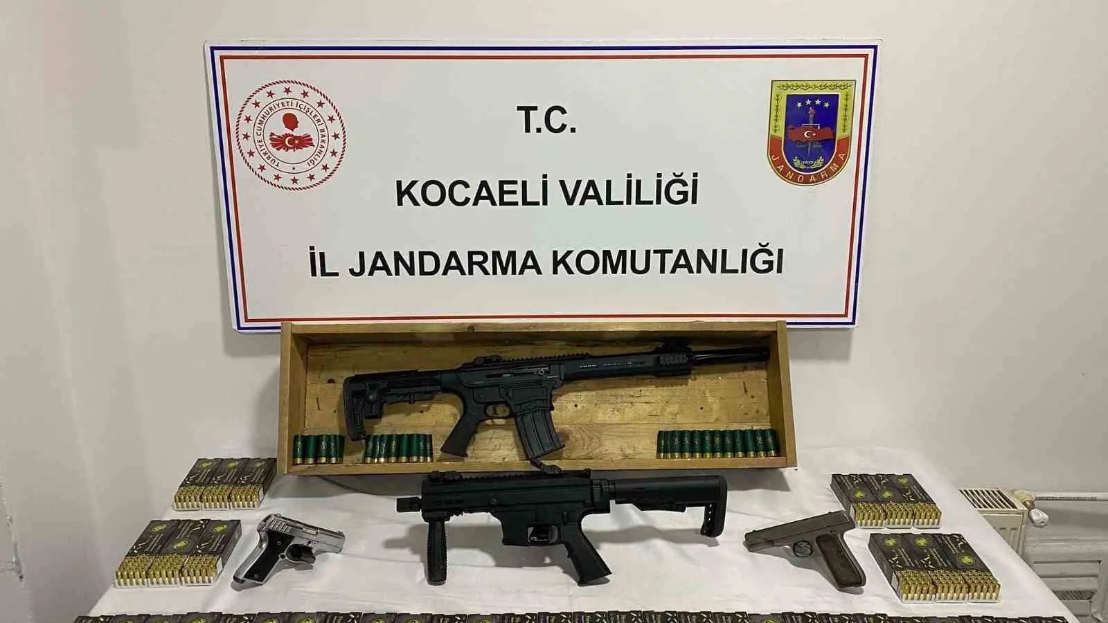 Gebze'de Kaçakçılık Operasyonu: Binlerce Tabanca Fişeği Ele Geçirildi