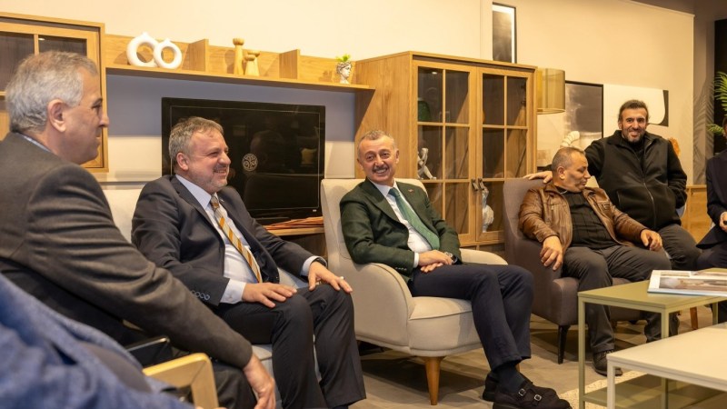 Başkan Büyükakın, Zincirlikuyu esnafını ziyaret etti