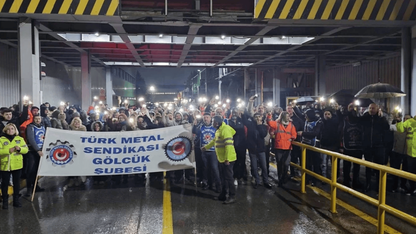 Hafta sonu, soğuk, kış demeden! Kocaeli’de işçiler haklarını arıyor!