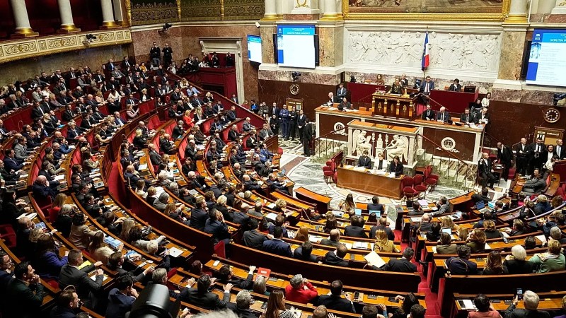 Fransa’da skandal! Senatör, tecavüz etmek için milletvekilinin içeceğine uyuşturucu koymuş!