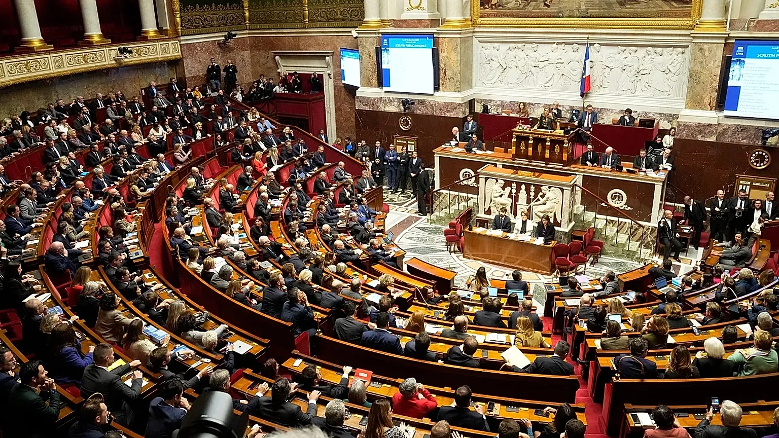 Fransa’da skandal! Senatör, tecavüz etmek için milletvekilinin içeceğine uyuşturucu koymuş!