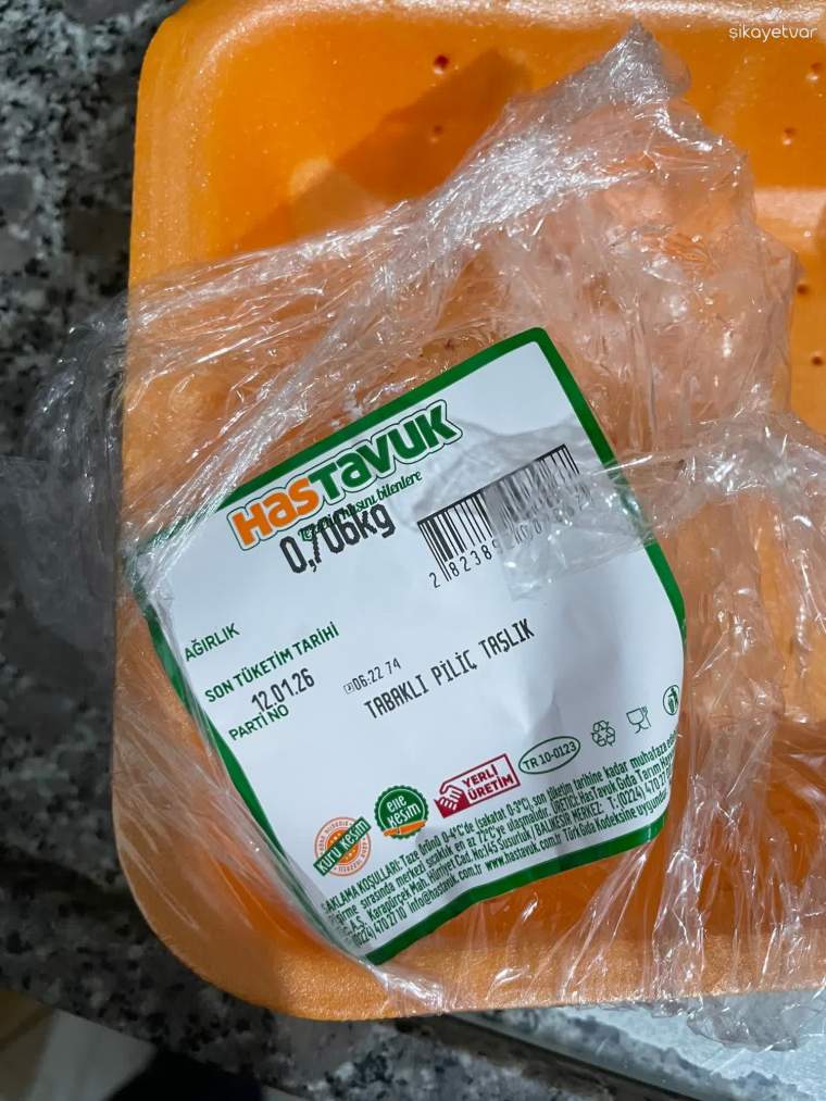Kocaeli’de tavuk skandalı! Marketten aldığı tavukta şok eden manzara