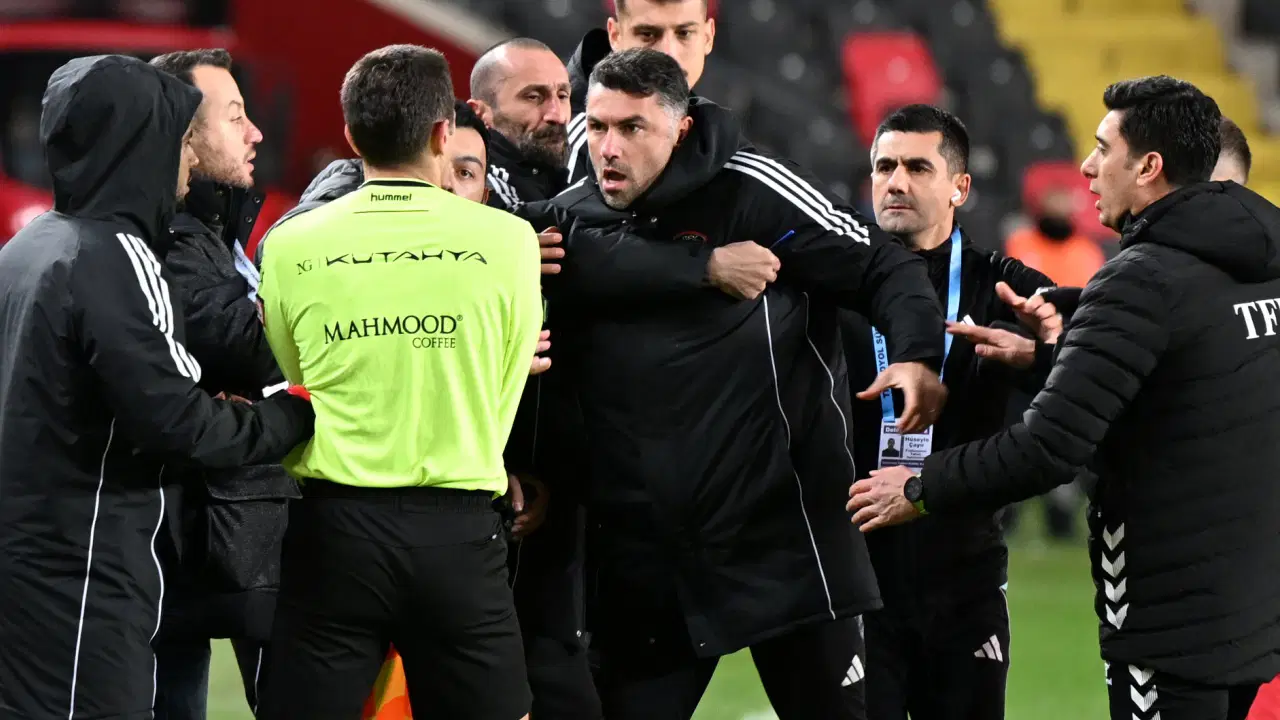 Burak Yılmaz’dan özür: “Daha sakin olmalıydım”