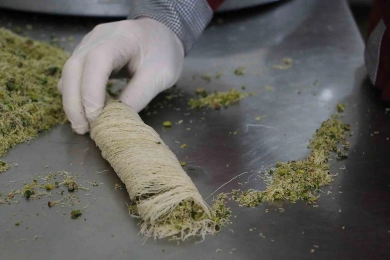 Diyarbakır'ın Meşhur Tatlıcısı 2025'te 40 Ton Tatlı Sattı