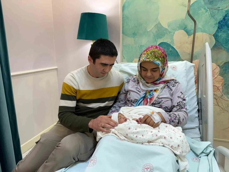 Tunceli'de 2026'nın İlk Bebeği Sahra Dünyaya Geldi