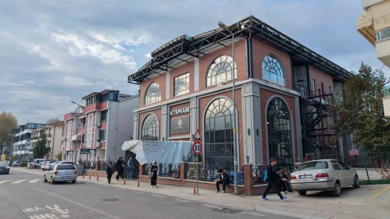 Başiskele'de Halk Kütüphanesi Kapasitesi Artırıldı