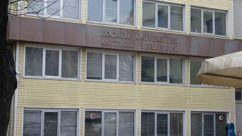 Kocaeli Üniversitesi Güzel Sanatlar Fakültesi Deprem Riski Nedeniyle Mühürlendi