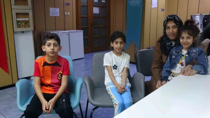 Eşi Cezaevine Giren Kadın Çocuklarıyla Hastane Mescidine Sığındı