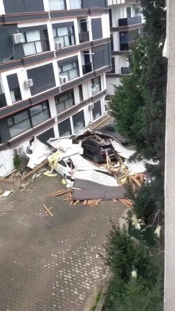 Kocaeli'de Şiddetli Rüzgarın Ardından 186 Evde Çatı Hasarı