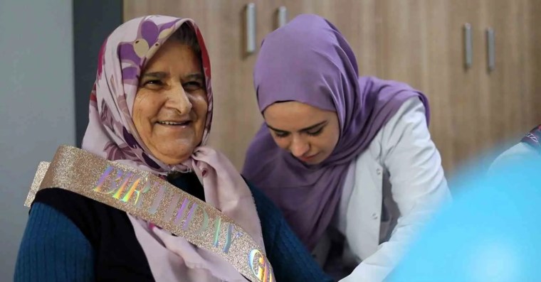 Senem Murat 77 Yaşında İlk Doğum Gününü Kutladı