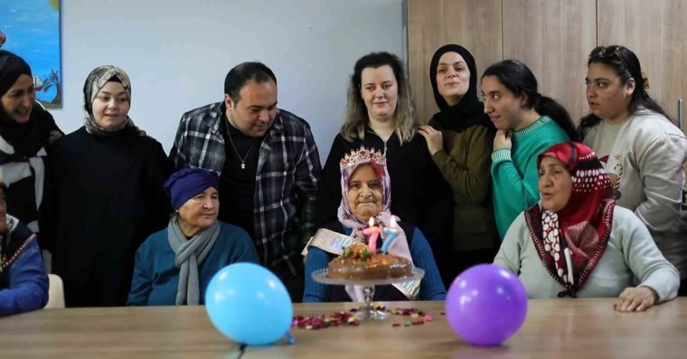 Senem Murat 77 Yaşında İlk Doğum Gününü Kutladı