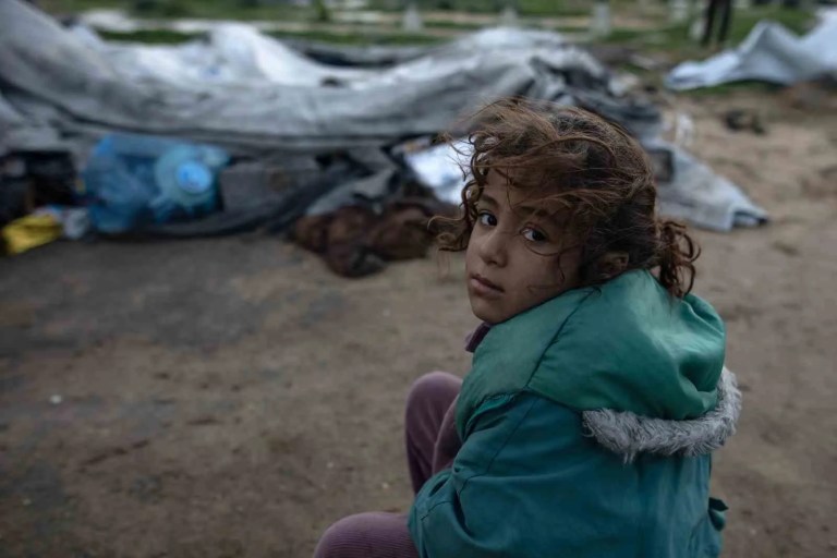 Gazze'de Aşırı Soğuklar Bir Yaşındaki Çocuğun Hayatını Kaybetmesine Neden Oldu