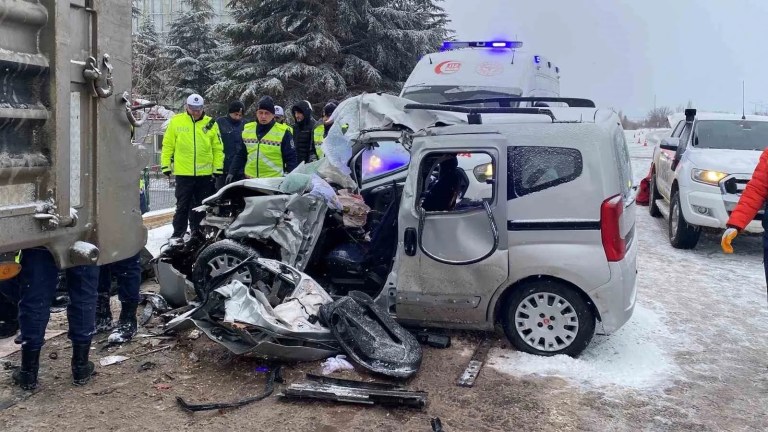 Elazığ'da Kar ve Buzlanma Nedeniyle Meydana Gelen Kaza Çifti Hayattan Kopardı