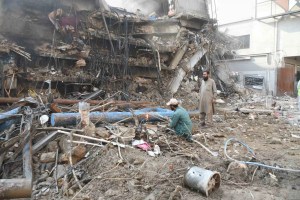 Pakistan'daki AVM Yangınında Can Kaybı Artıyor