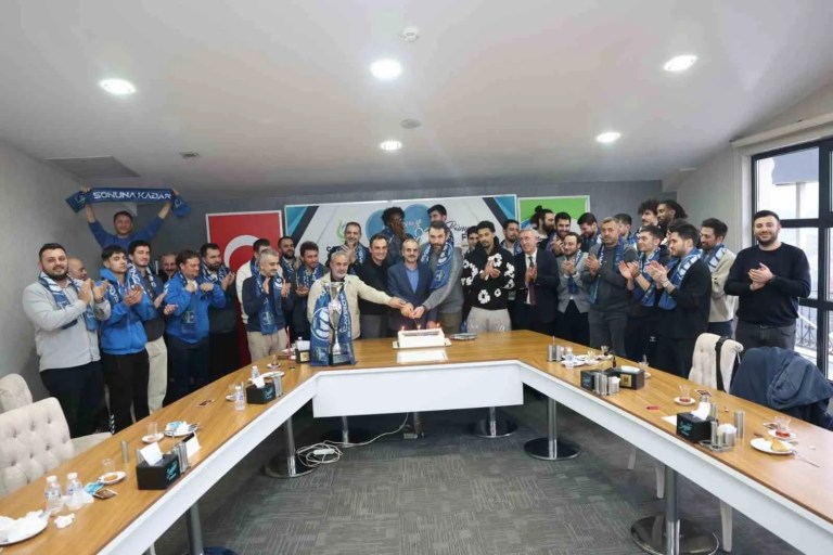 Çayırova Belediye Başkanı Çiftçi, Şampiyon Basketbolcularla Buluştu