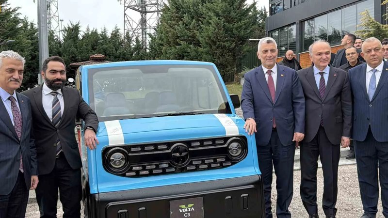 Bakan Bolat, Yerli Elektrikli Araca Hayran Kaldı