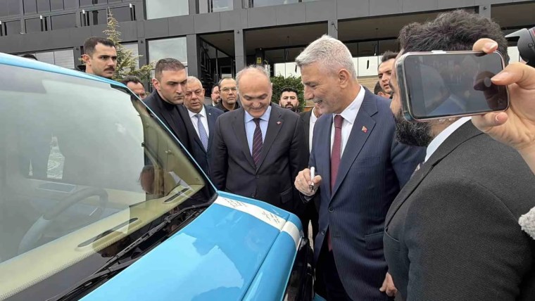 Bakan Bolat, Yerli Elektrikli Araca Hayran Kaldı