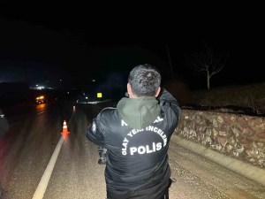 Uşak'ta Trafik Kazası: 1 Kişi Hayatını Kaybetti, 3 Yaralı