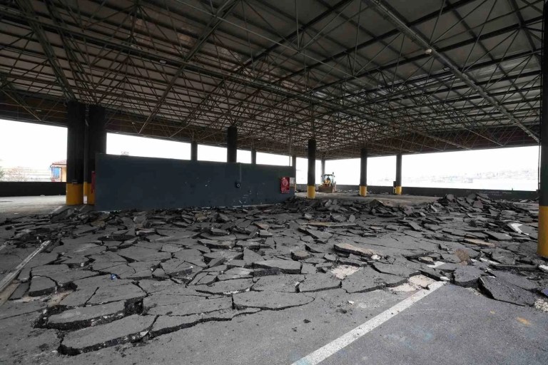 Dilovası'ndaki Katlı Otopark Belediye Hizmet Binasına Dönüştürülüyor