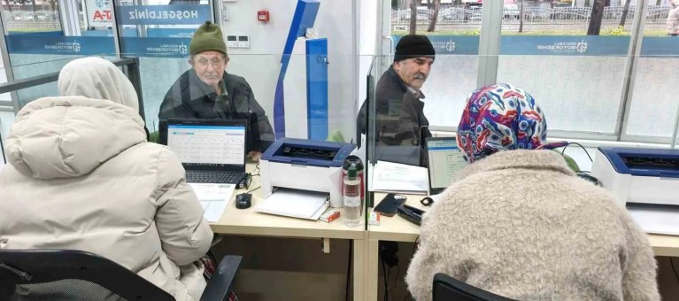 Kocaeli'de Çiftçilere Tohum, Gübre ve Tavuk Desteği Başladı