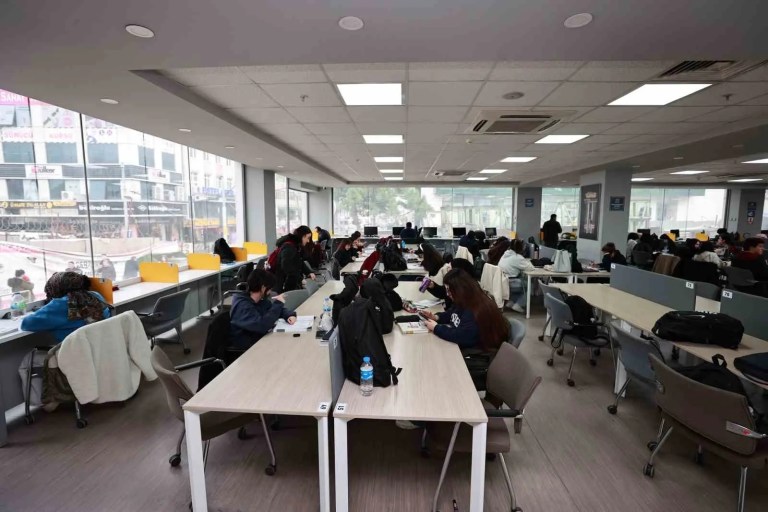 Gebze'de Kütüphaneler Her Gün 2 Bin 500 Kişiye Hizmet Sunuyor