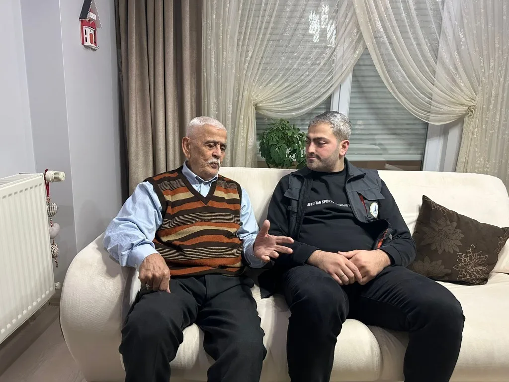 Kartepe'de Alo Evlat Ekiplerinden Yaşlılara Destek