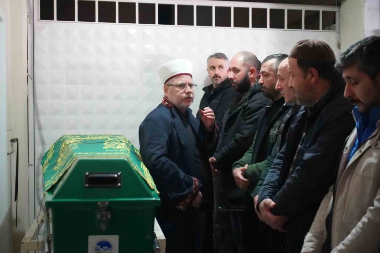 Bulgaristan'daki Kazada Hayatını Kaybeden Tır Sürücüsü Sakarya'da Defnedildi