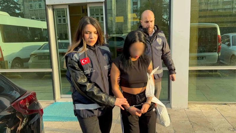 Samsun'da Gasp Ettikleri Telefonla Dudak Dolgusu Yaptıran Kadınlar Yakalandı