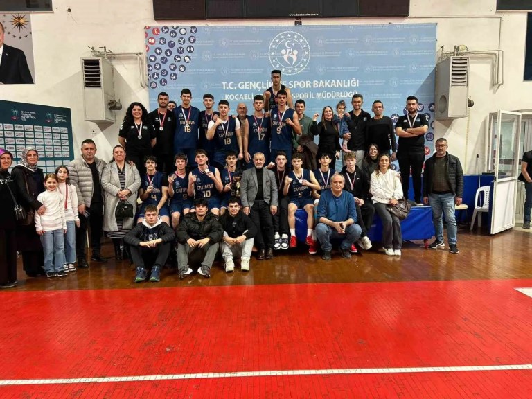 Çayırova'nın Genç Basketbolcuları Kocaeli'de İkinci Oldu