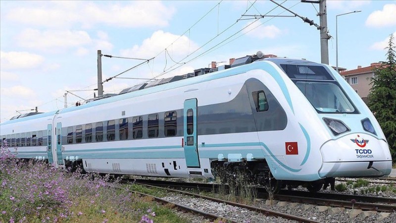 Tren biletleri otobüsü geçti: Vatandaşlar tepkili