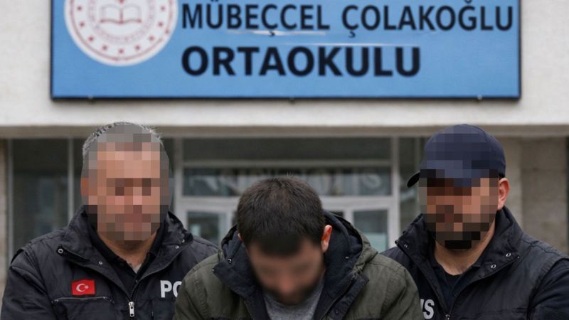 Bir ilçe kaynıyor! Tacizci öğretmene büyük öfke!