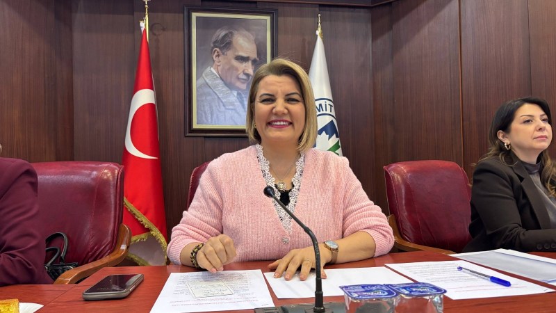 İzmit Belediye Meclisi’nde gergin anlar: Başkan Hürriyet’ten ciddiyet uyarısı