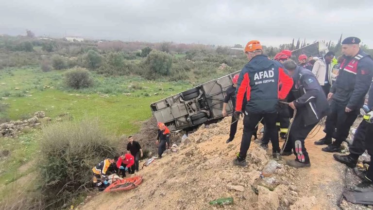 Antalya'da Yolcu Otobüsü Kazası: 8 Ölü, 26 Yaralı