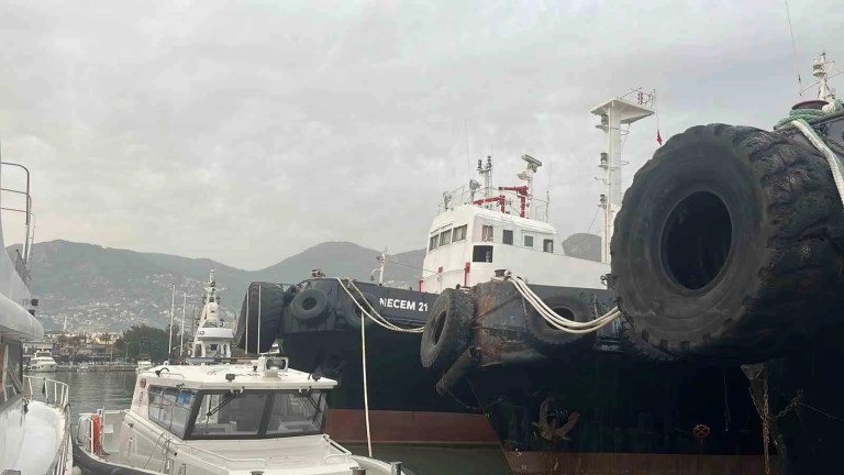 Alanya'da Denizde Erkek Cesedi Bulundu