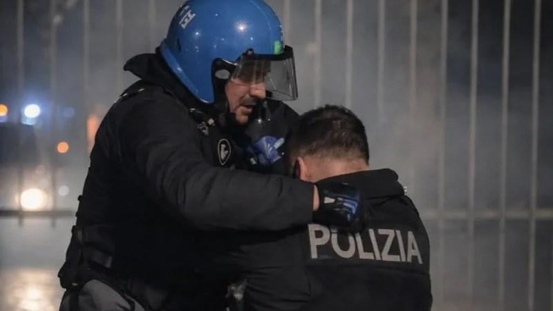 İtalya'da Kültür Merkezi Kapatıldı, Çatışmalar Çıktı