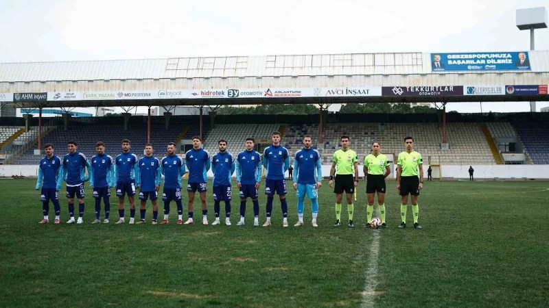 Rakip Gelmeyince Gebzespor Kendi Arasında Maç Yaptı