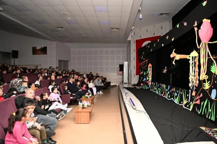 Kartepe'de Çocuklar Çevreci Balık Oyunuyla Bilinçlendi
