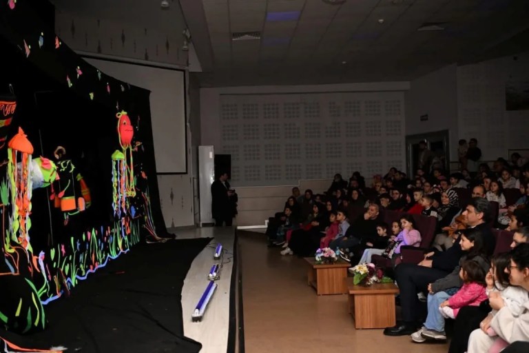 Kartepe'de Çocuklar Çevreci Balık Oyunuyla Bilinçlendi