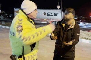 Alkollü Sürücü Polise Direndi: 'Problemli Olan Sizsiniz'