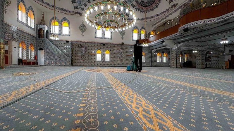 Körfez'de Camiler Ramazan Ayına Hazırlanıyor