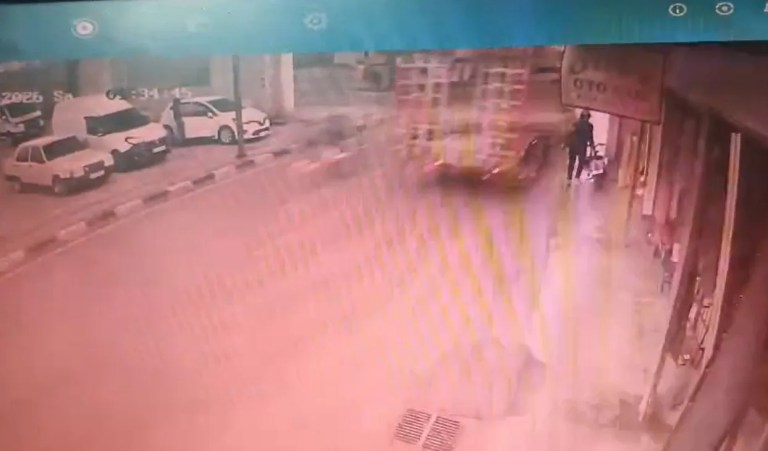 Manisa'da Lise Öğrencisi Ölümden Döndü: Korku Dolu Anlar Kamerada